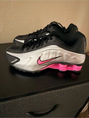 Nike Shox R4 Size 7W/5.5Y